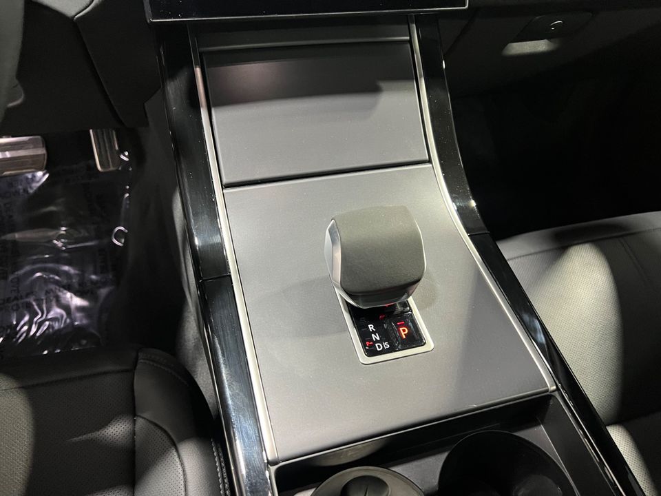 2024 Land Rover Range Rover Velar P250 SE DYNAMIC AWD