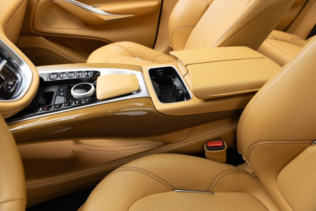 2021 Aston Martin DBX