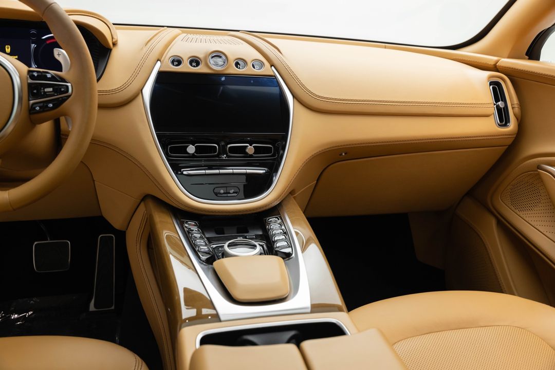 2021 Aston Martin DBX