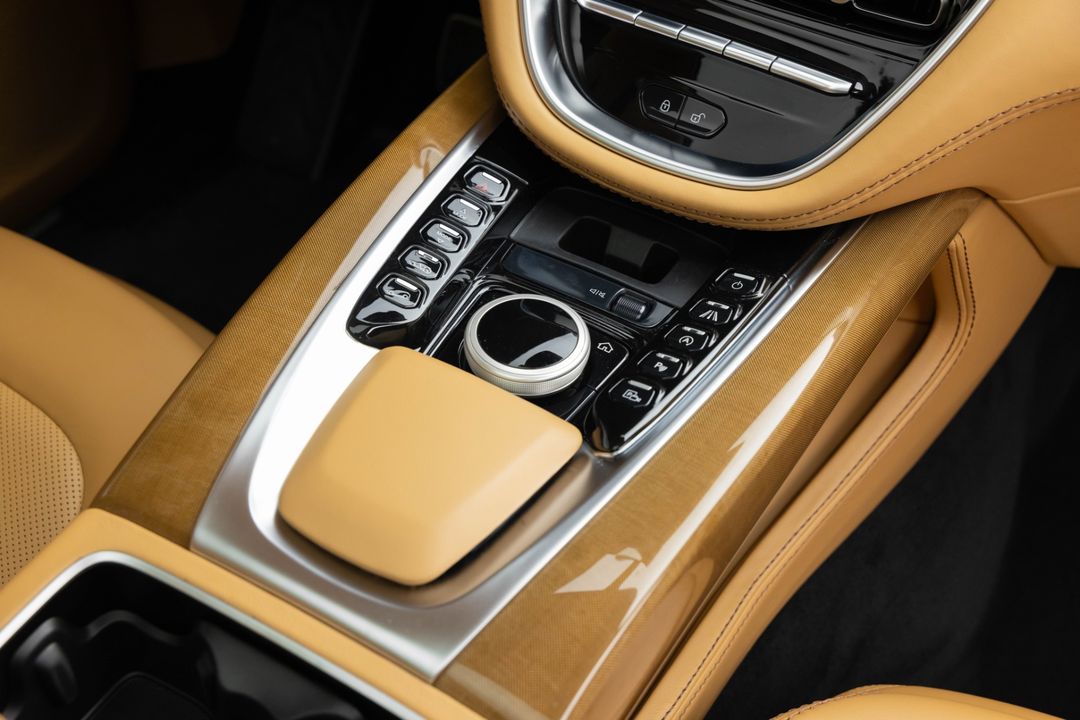 2021 Aston Martin DBX