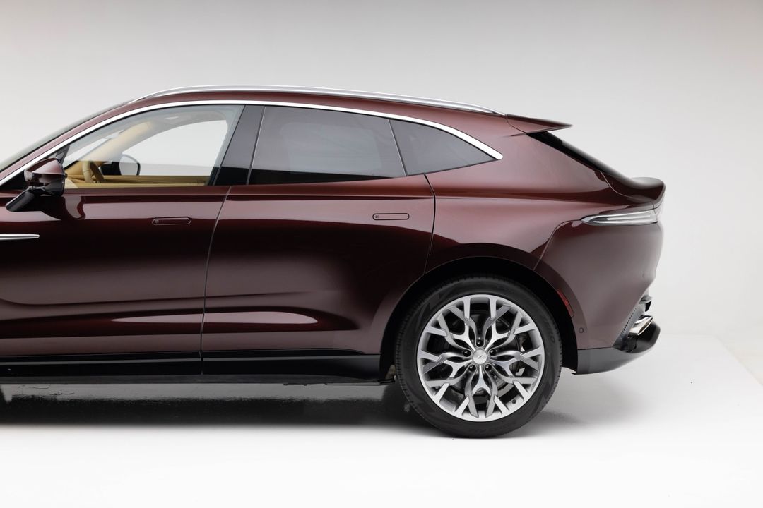 2021 Aston Martin DBX