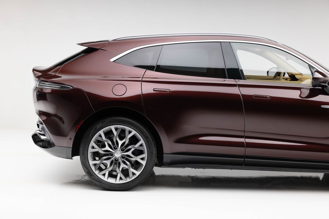 2021 Aston Martin DBX