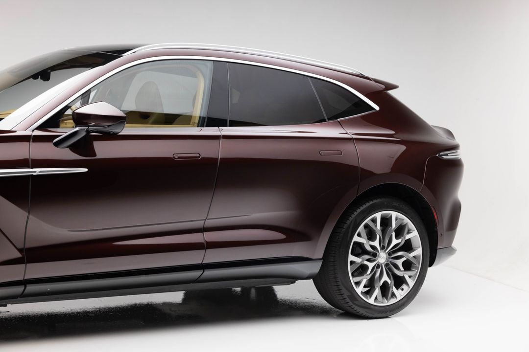 2021 Aston Martin DBX