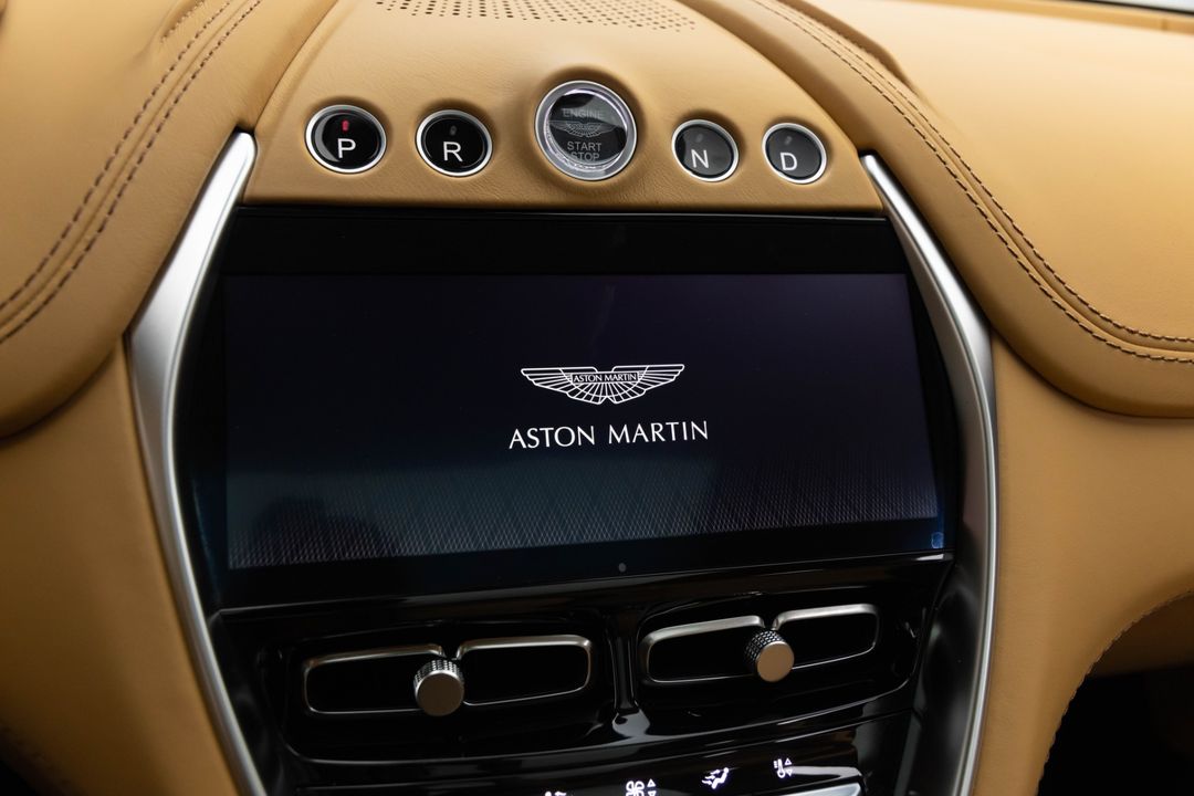 2021 Aston Martin DBX