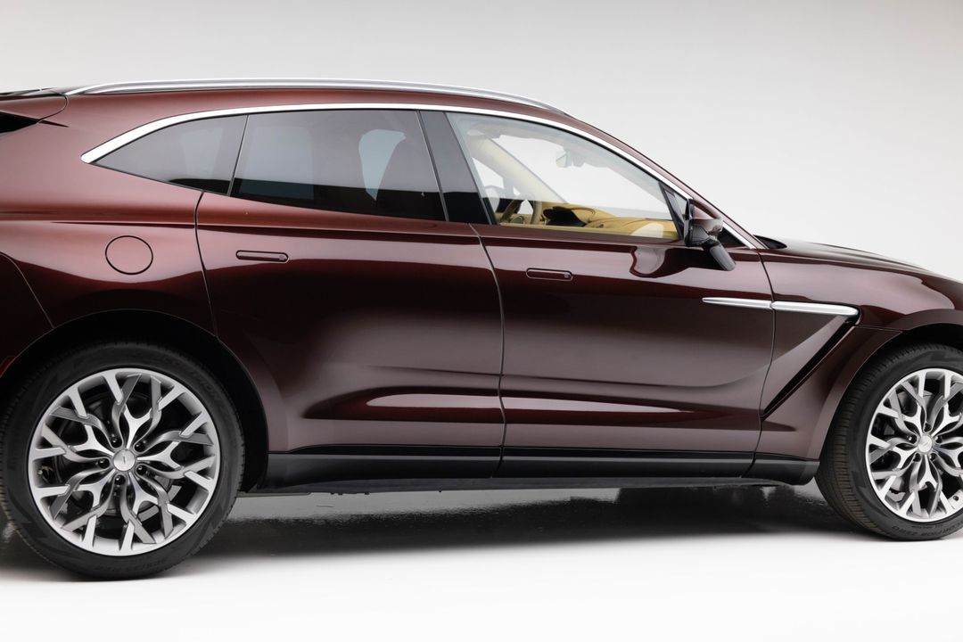 2021 Aston Martin DBX
