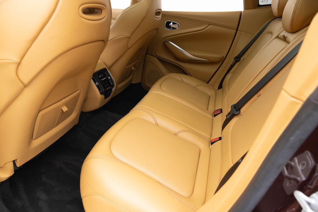 2021 Aston Martin DBX