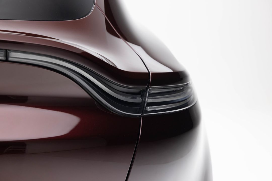 2021 Aston Martin DBX
