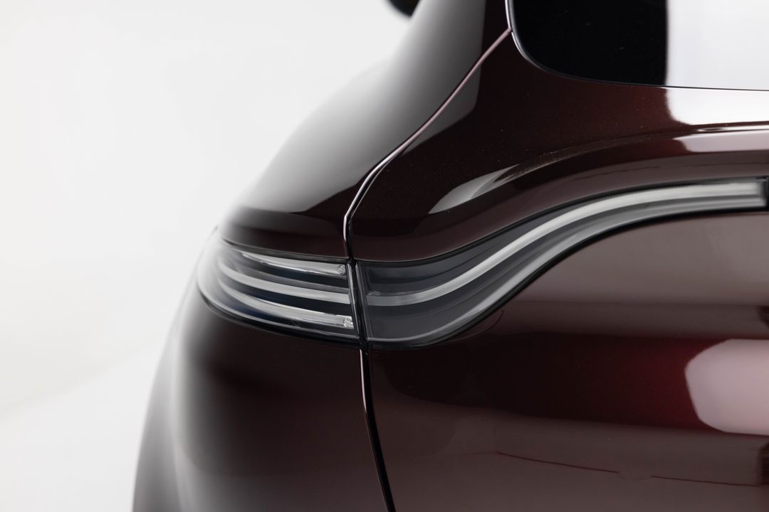 2021 Aston Martin DBX