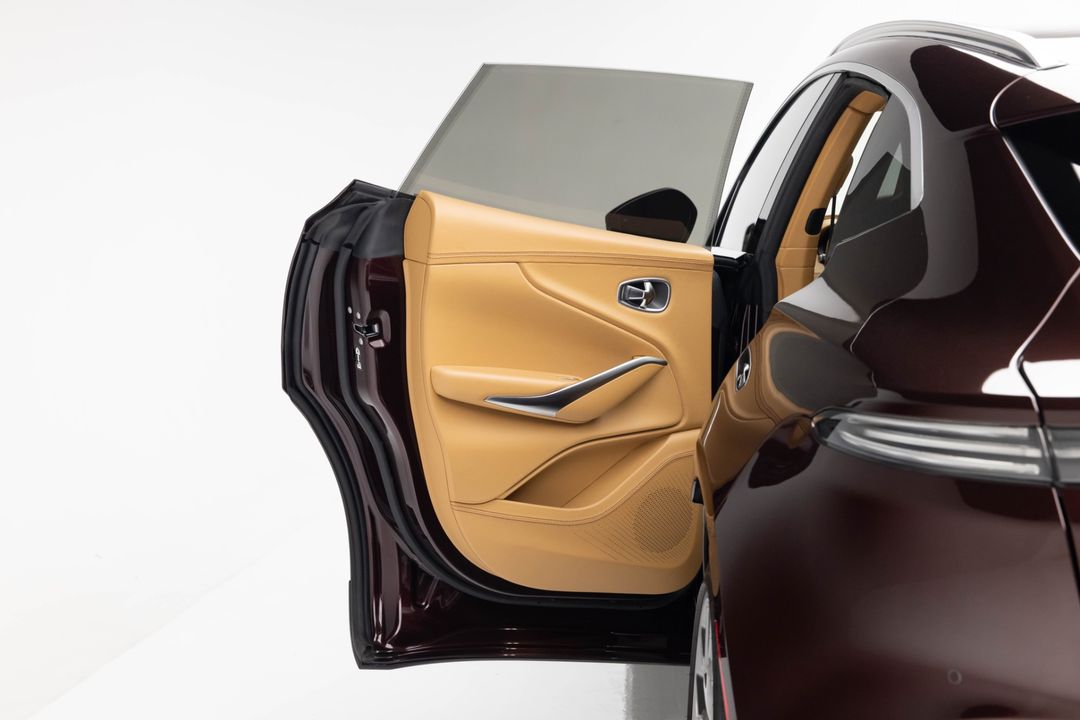 2021 Aston Martin DBX