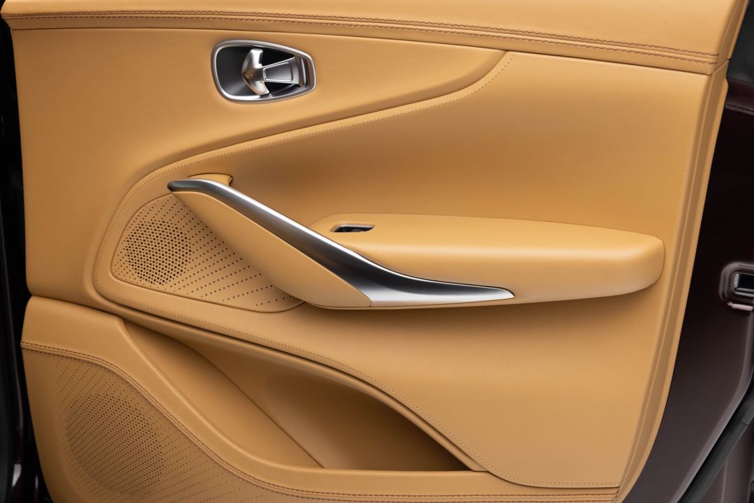 2021 Aston Martin DBX