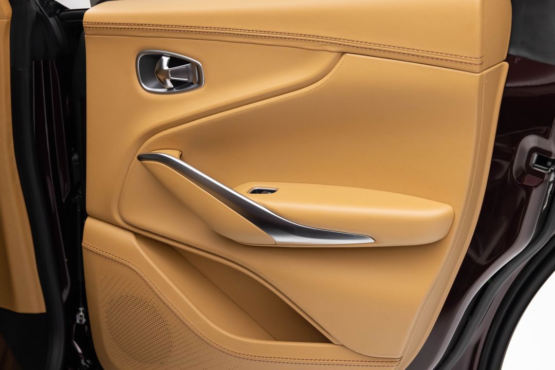 2021 Aston Martin DBX