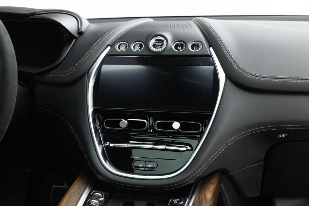 2022 Aston Martin DBX