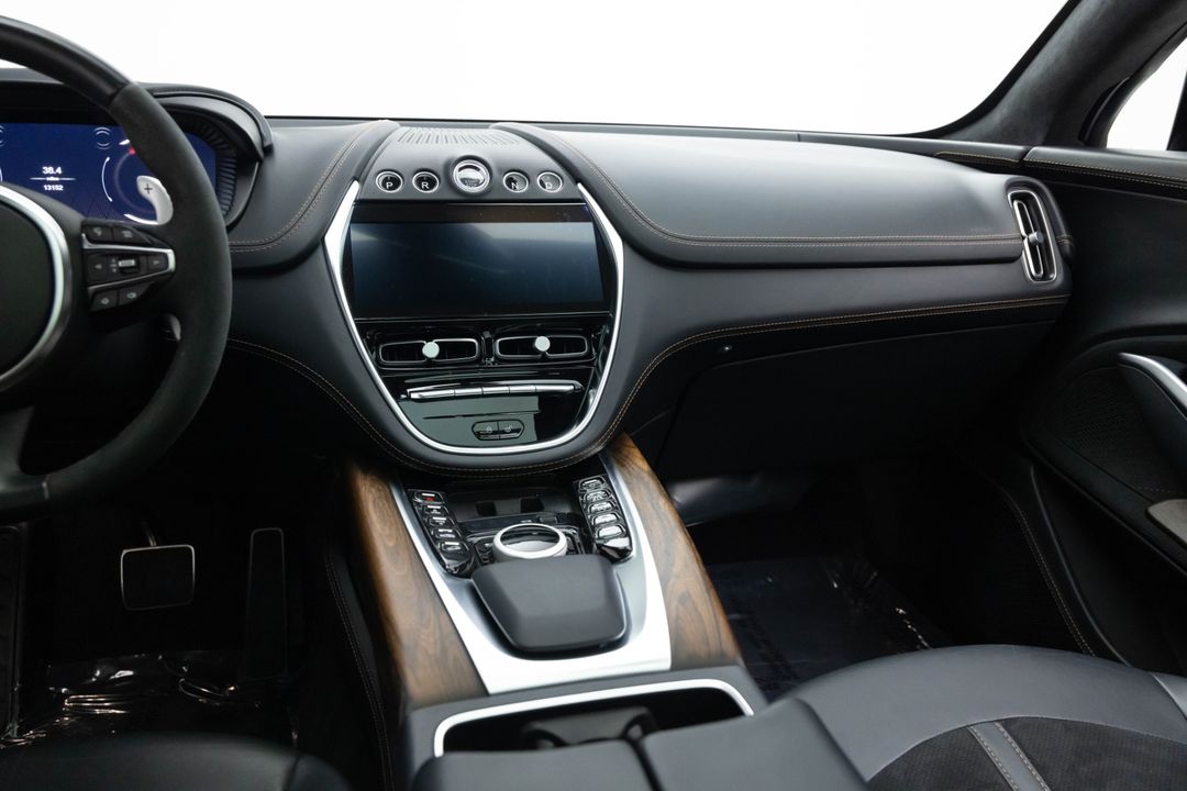 2022 Aston Martin DBX