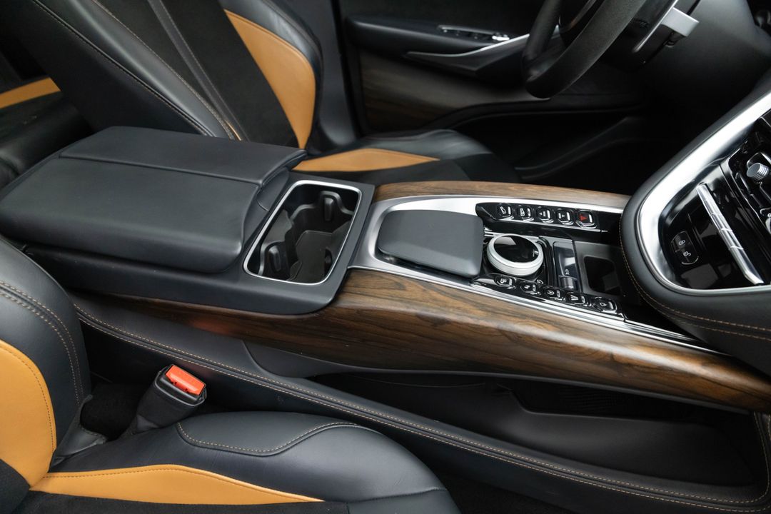 2022 Aston Martin DBX