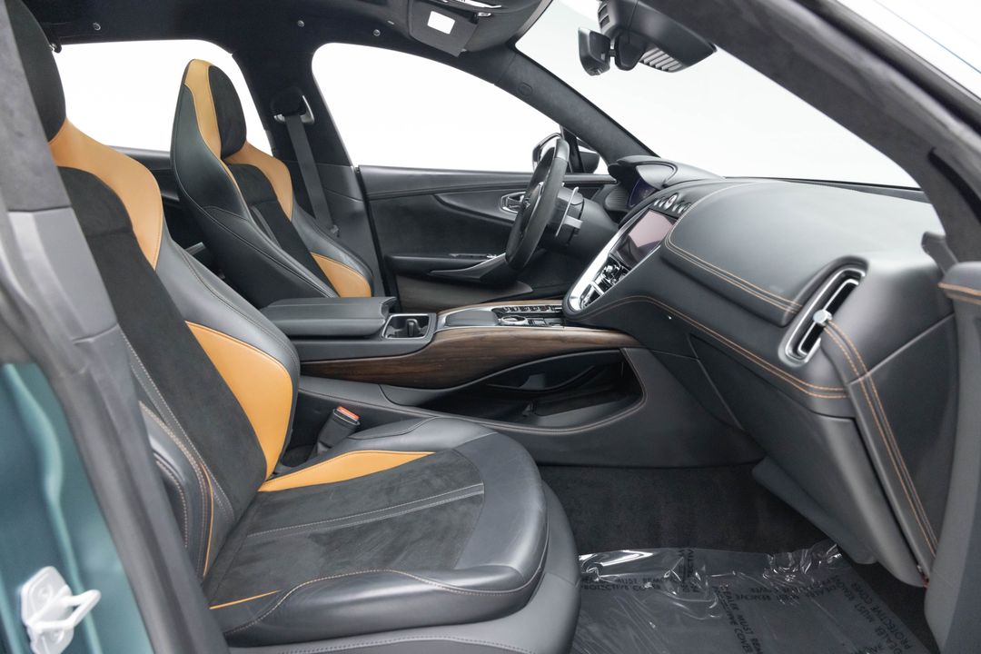 2022 Aston Martin DBX