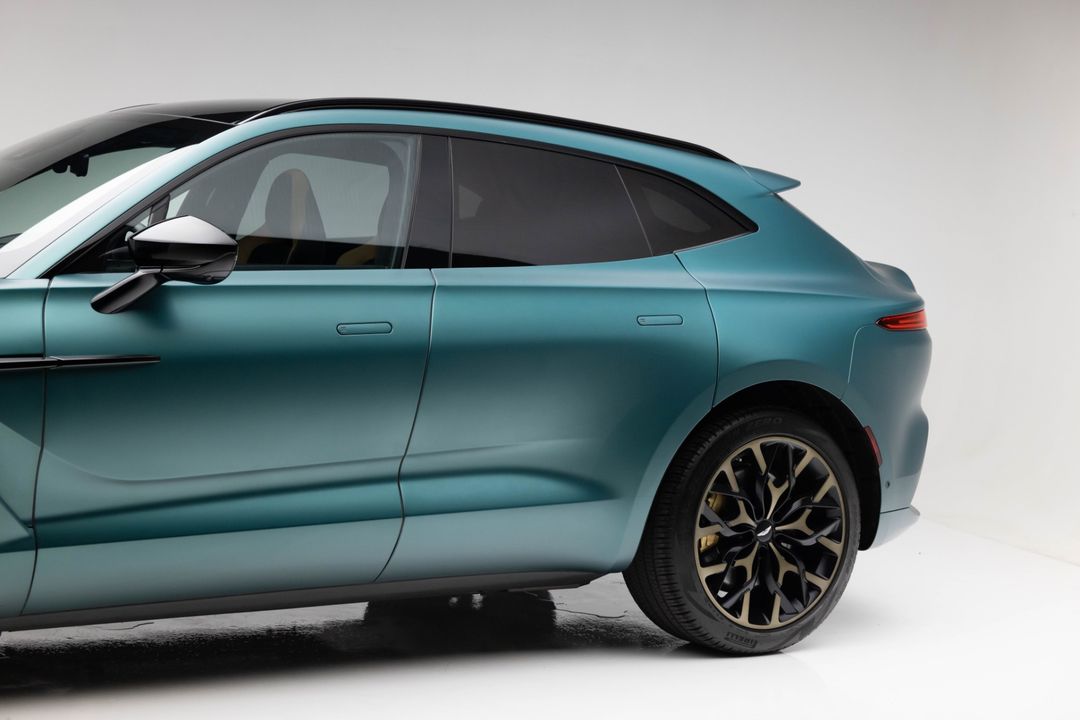 2022 Aston Martin DBX