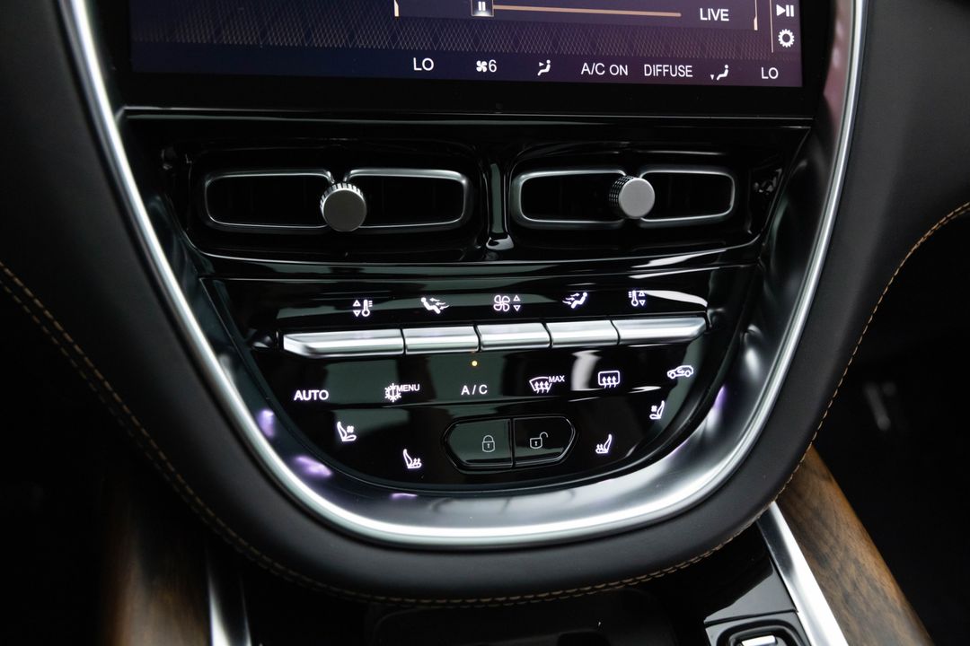 2022 Aston Martin DBX