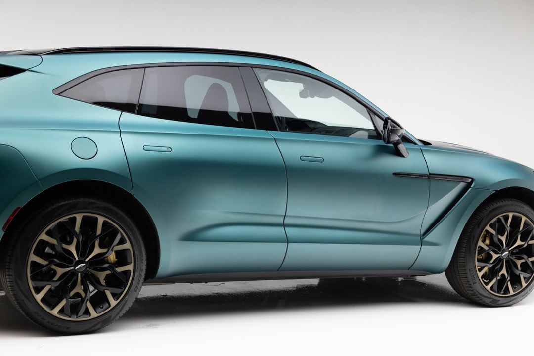 2022 Aston Martin DBX