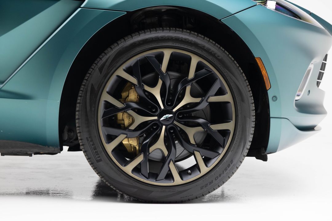 2022 Aston Martin DBX