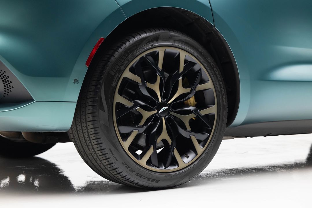 2022 Aston Martin DBX