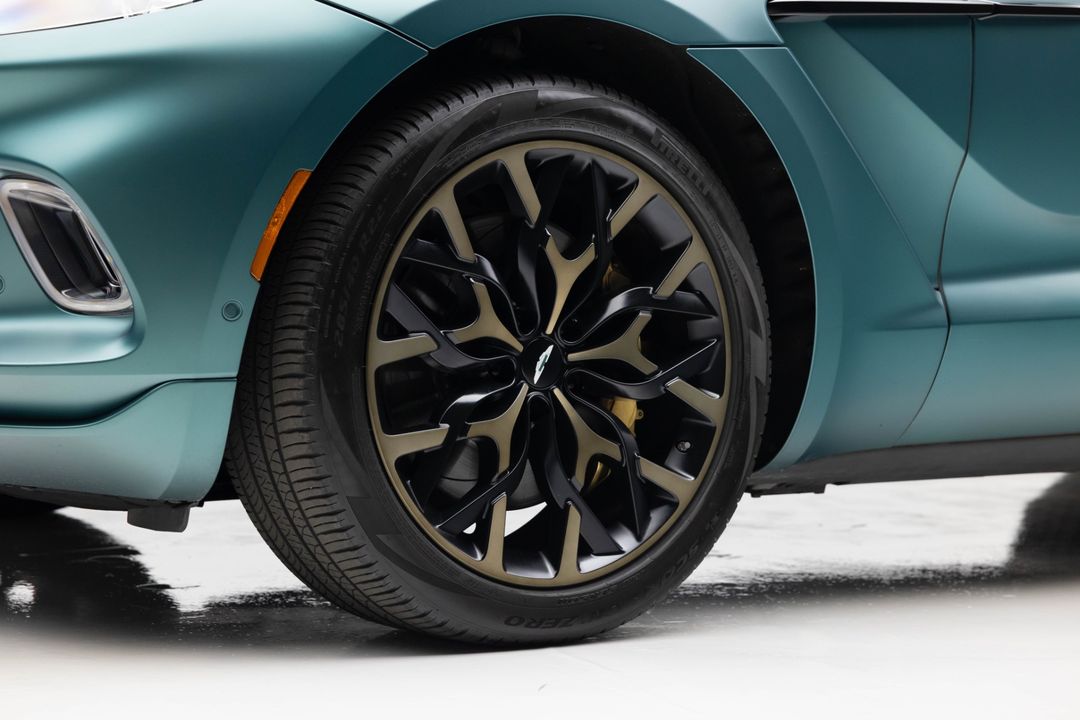 2022 Aston Martin DBX
