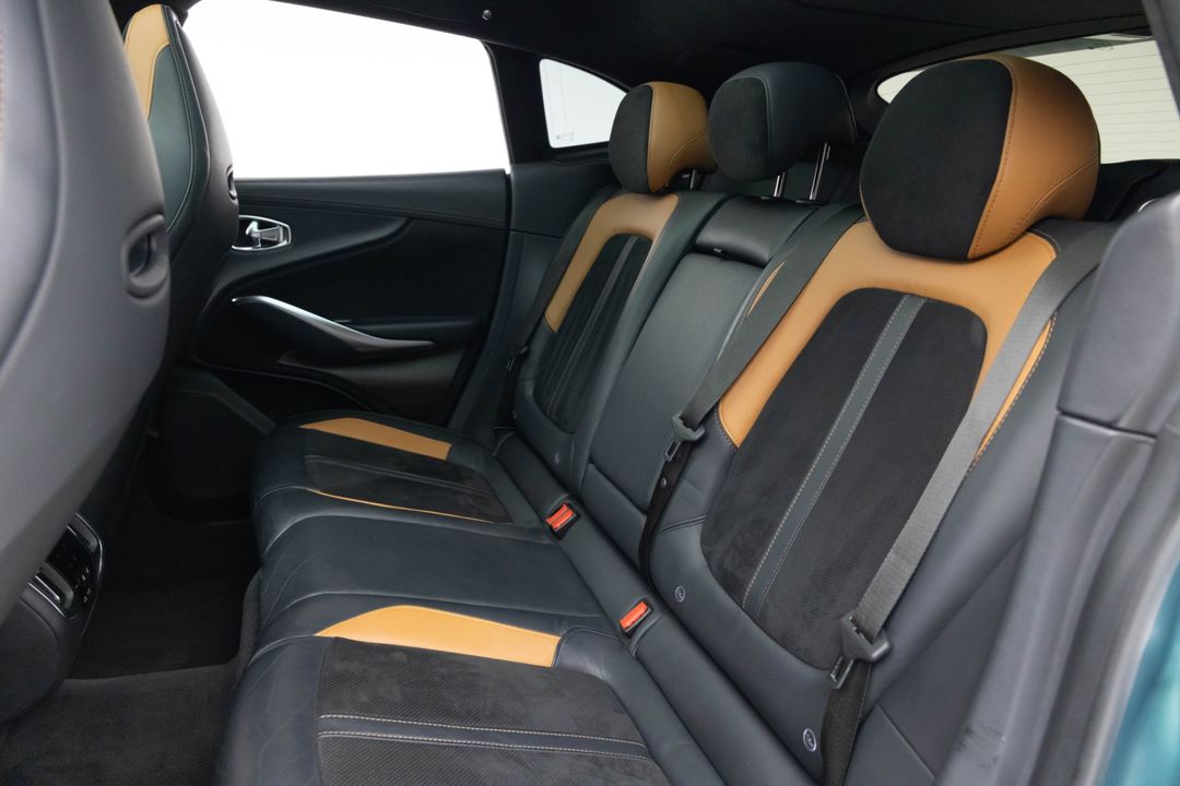 2022 Aston Martin DBX