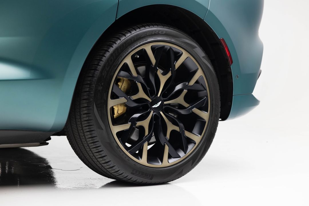 2022 Aston Martin DBX