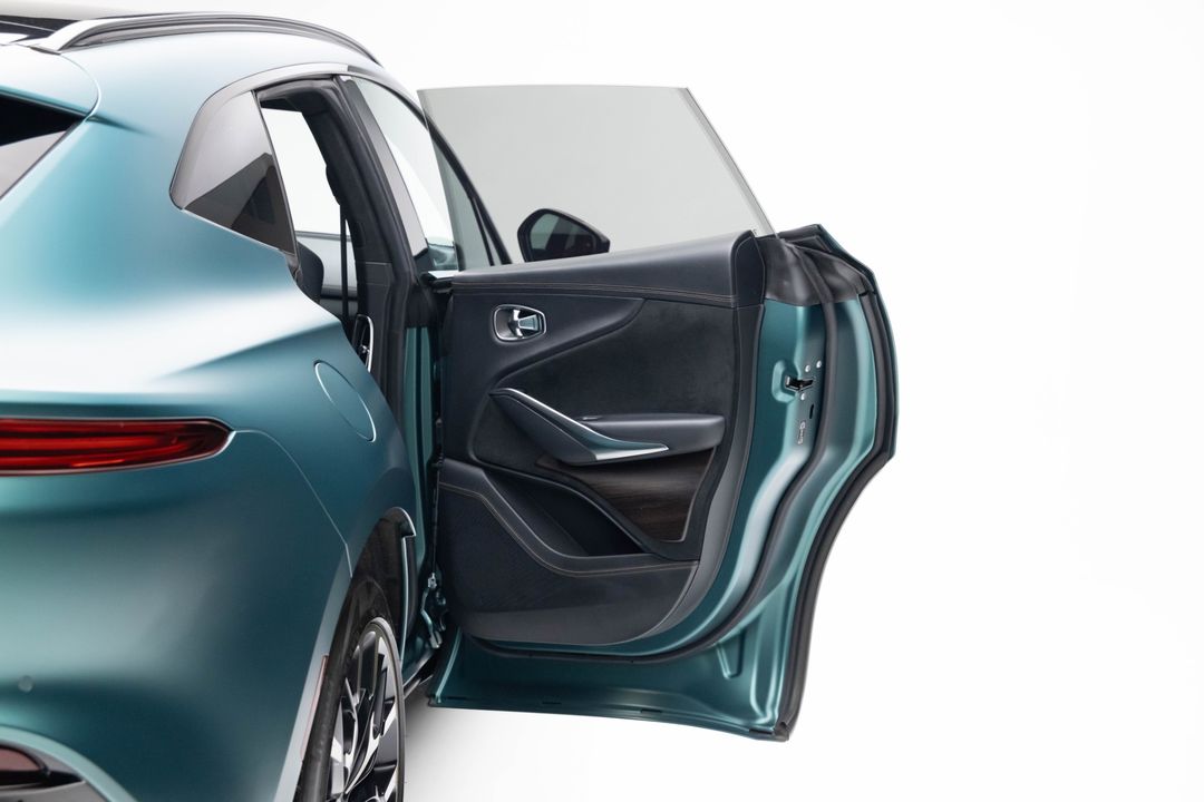 2022 Aston Martin DBX