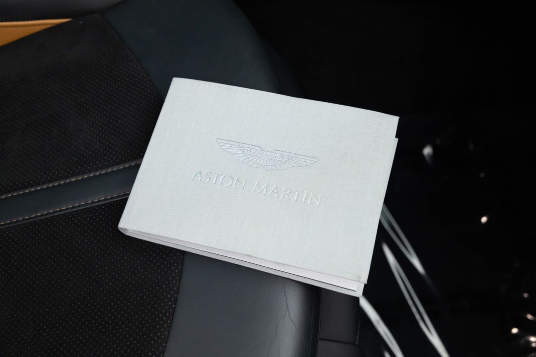 2022 Aston Martin DBX