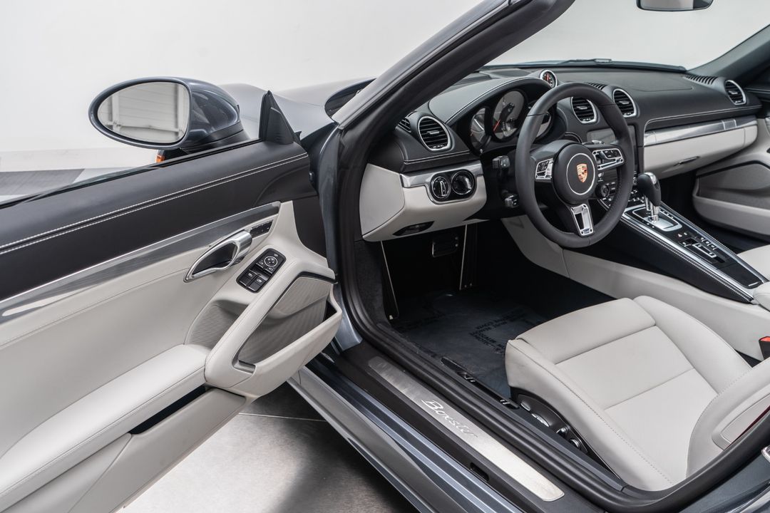 2025 Porsche 718