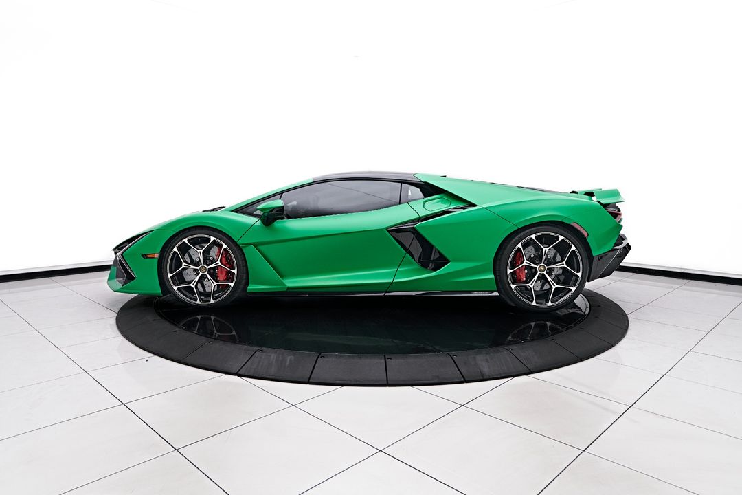 2024 Lamborghini Revuelto