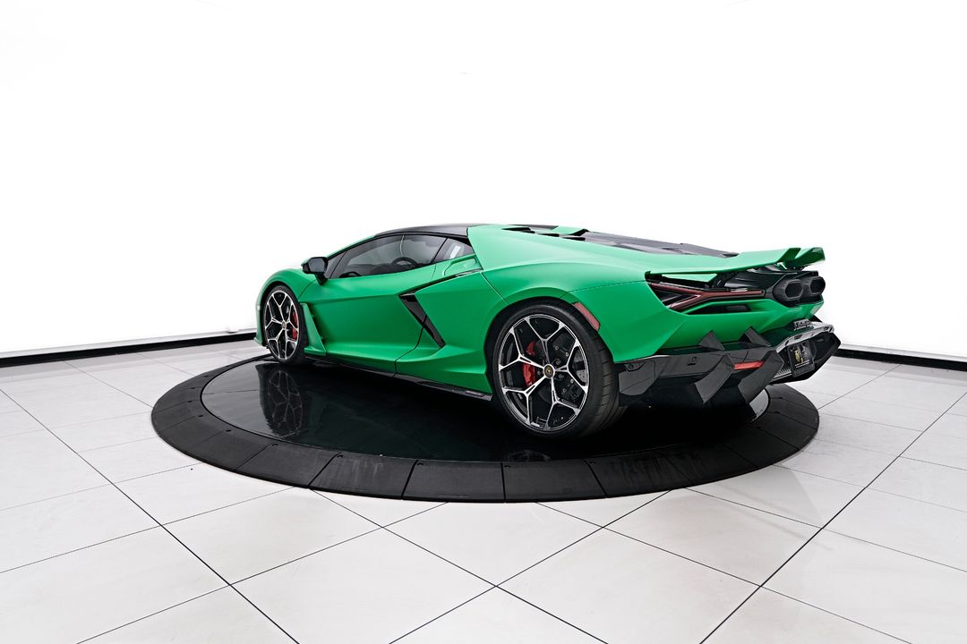 2024 Lamborghini Revuelto