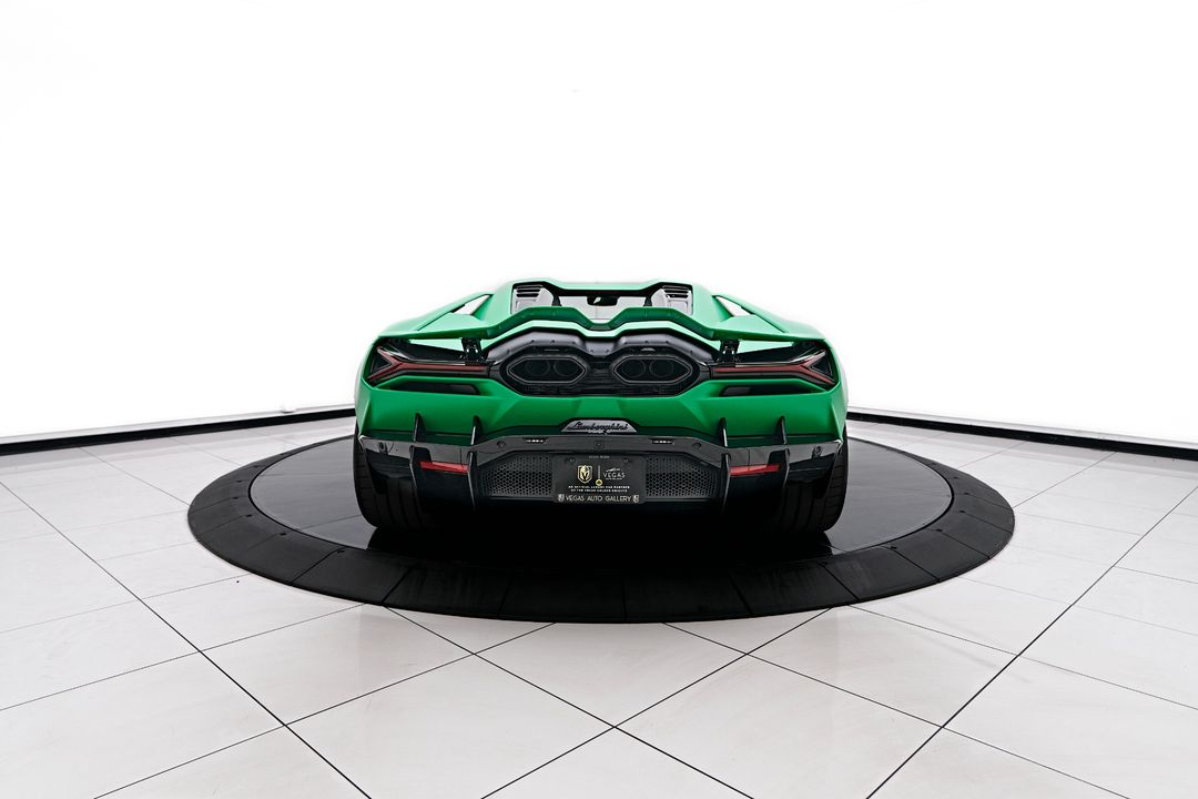 2024 Lamborghini Revuelto