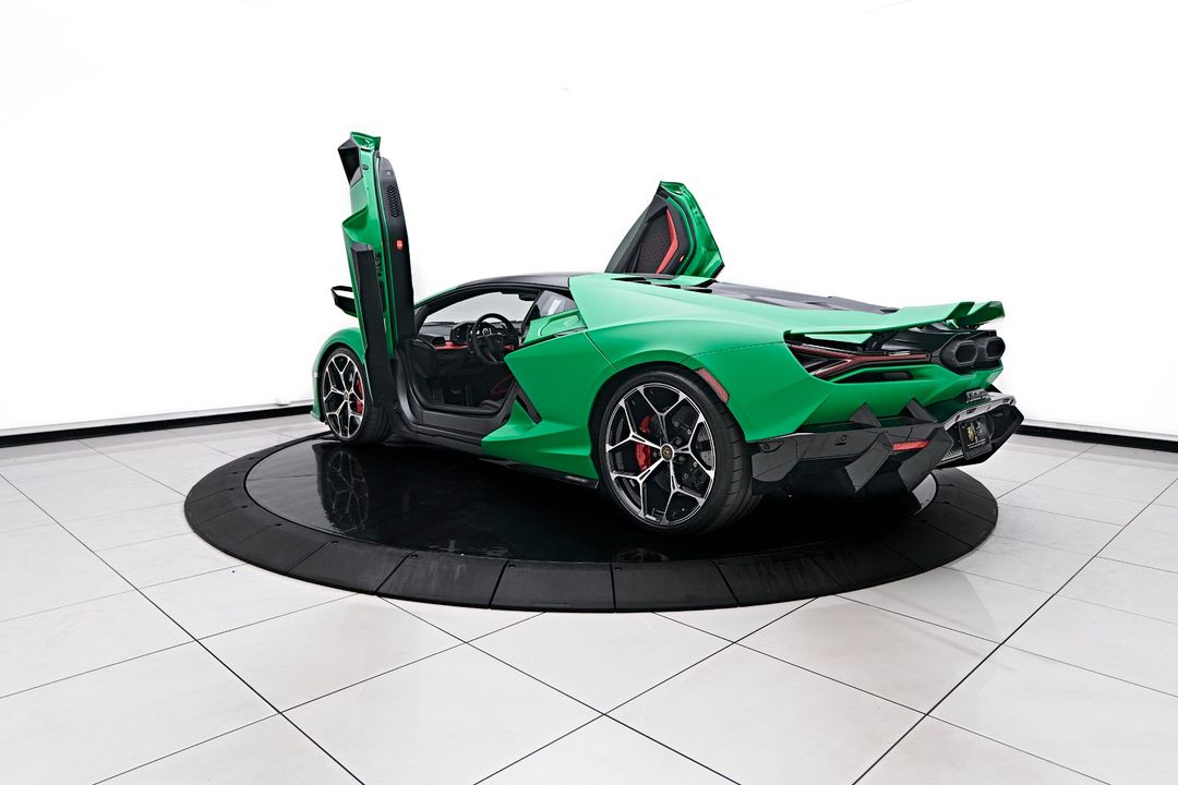 2024 Lamborghini Revuelto