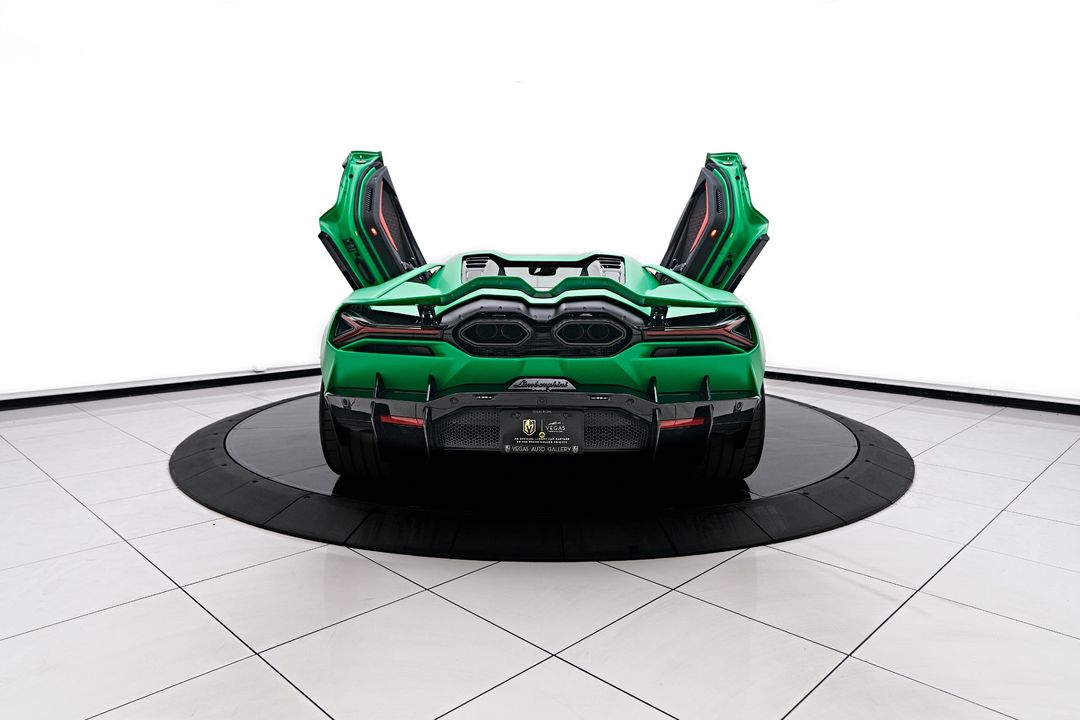 2024 Lamborghini Revuelto
