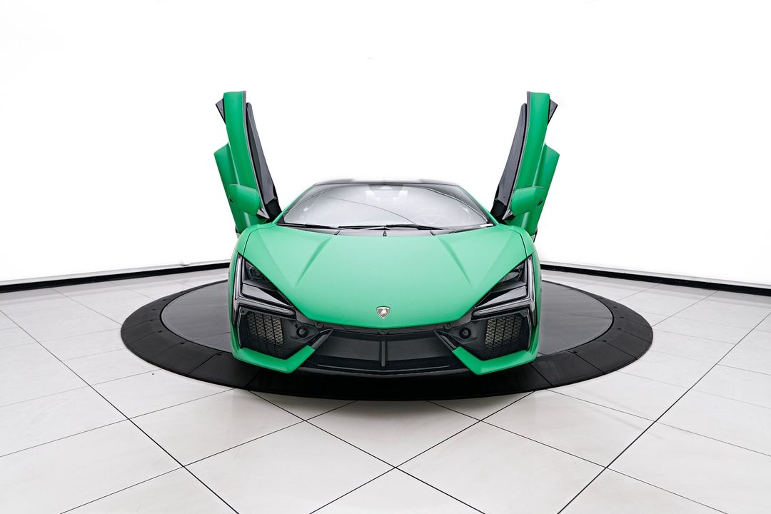 2024 Lamborghini Revuelto