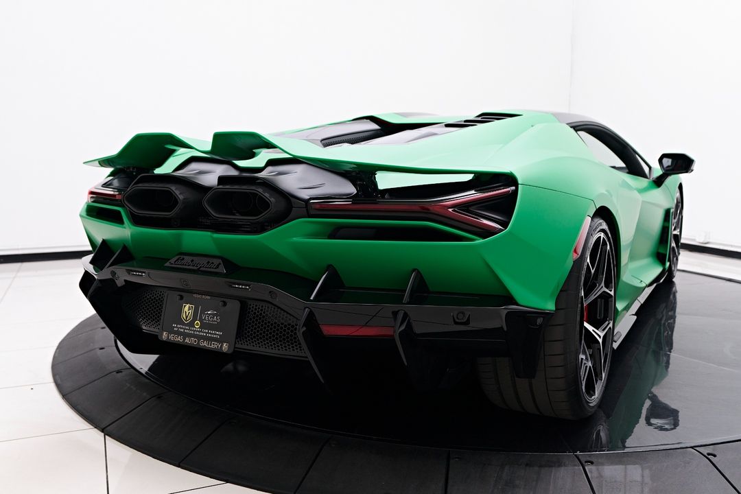 2024 Lamborghini Revuelto