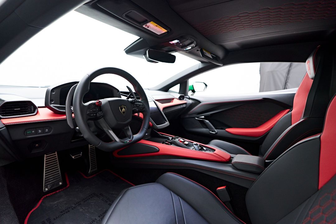 2024 Lamborghini Revuelto
