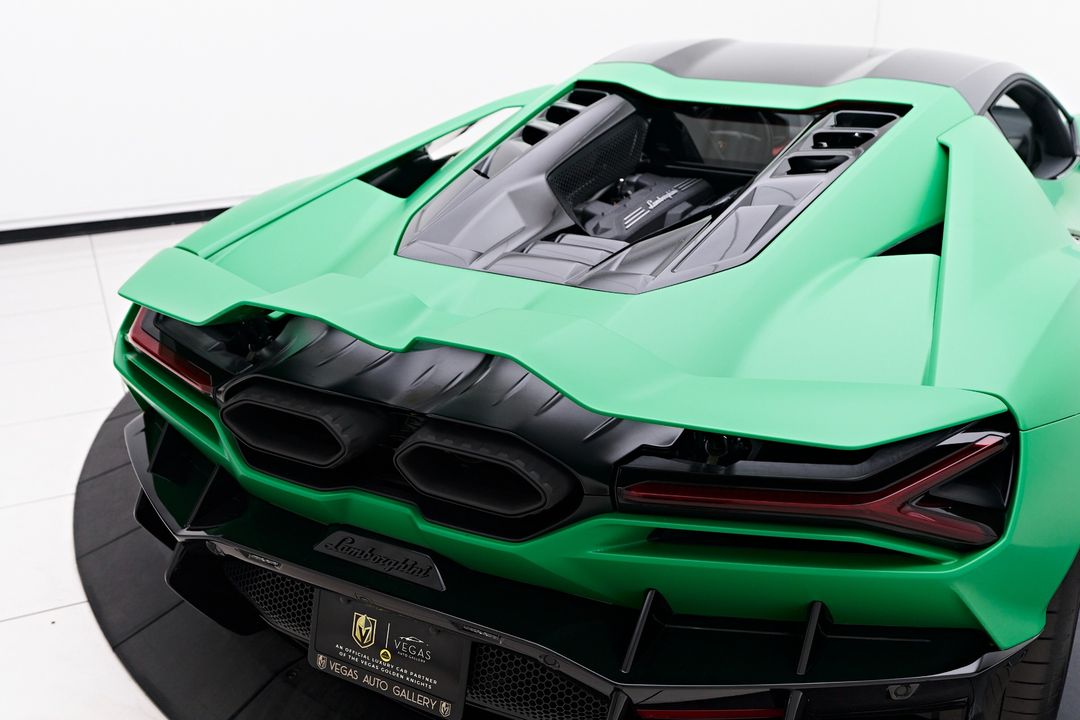 2024 Lamborghini Revuelto