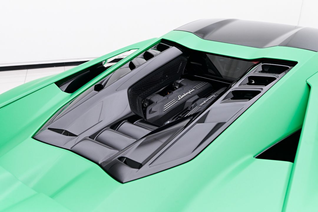 2024 Lamborghini Revuelto