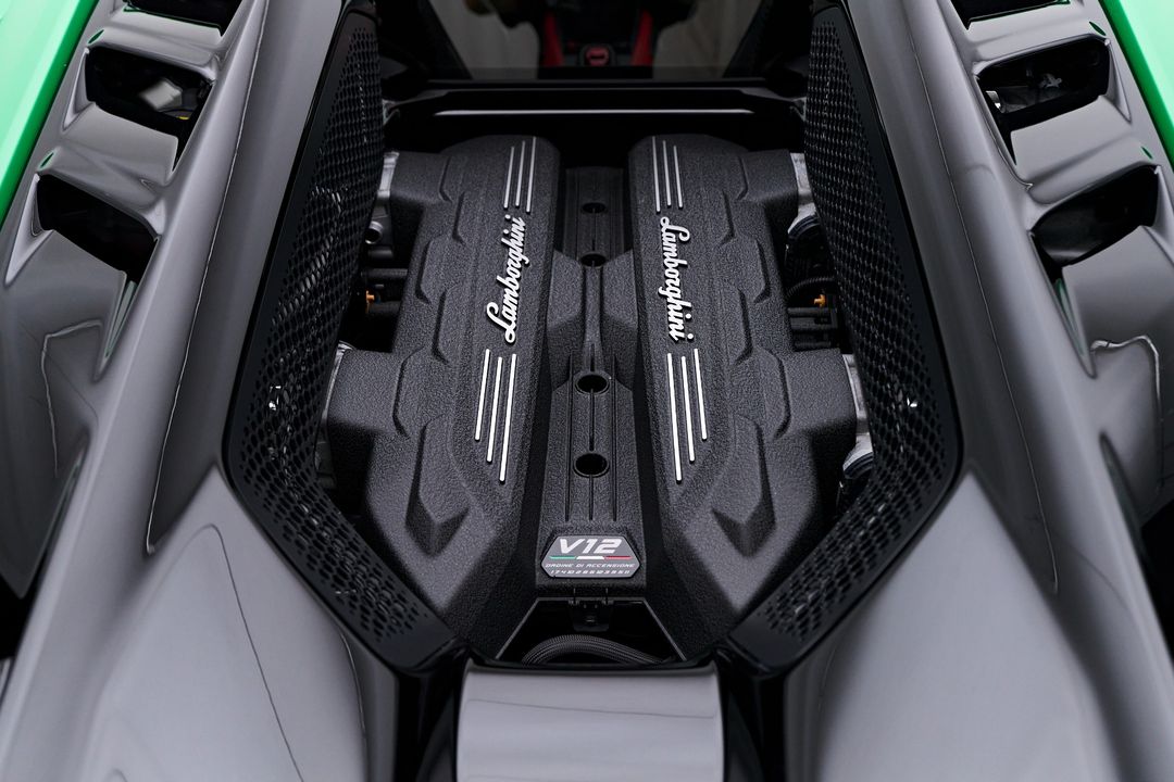 2024 Lamborghini Revuelto