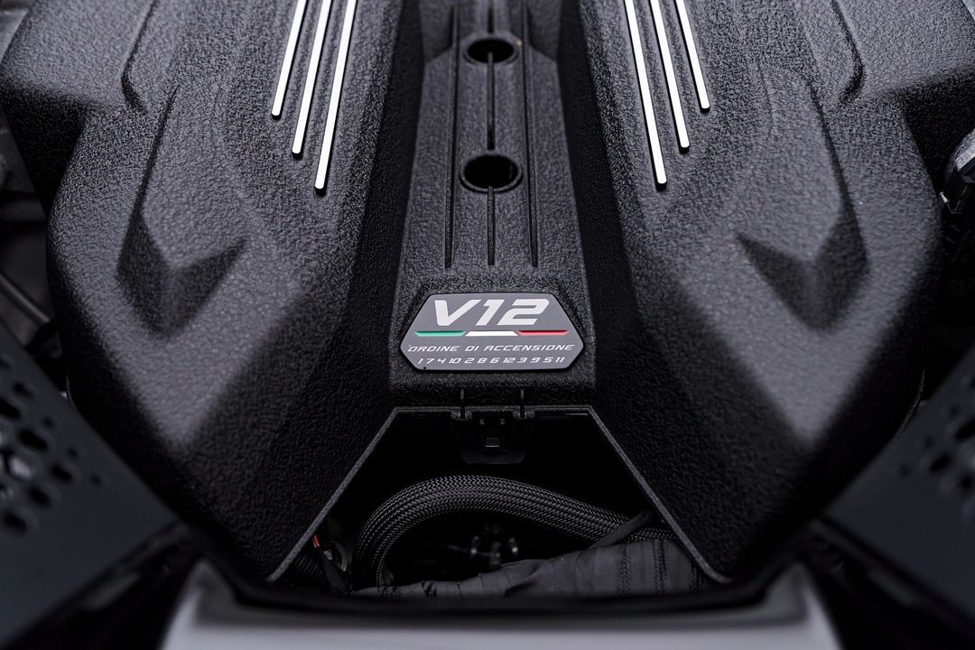 2024 Lamborghini Revuelto