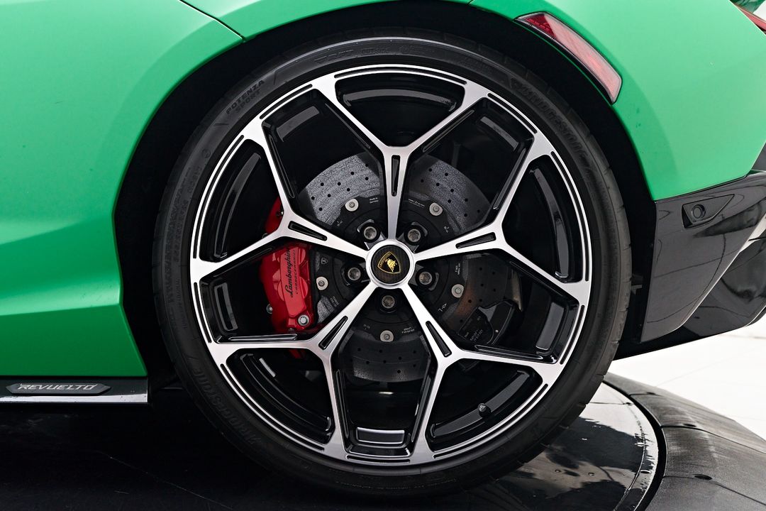 2024 Lamborghini Revuelto