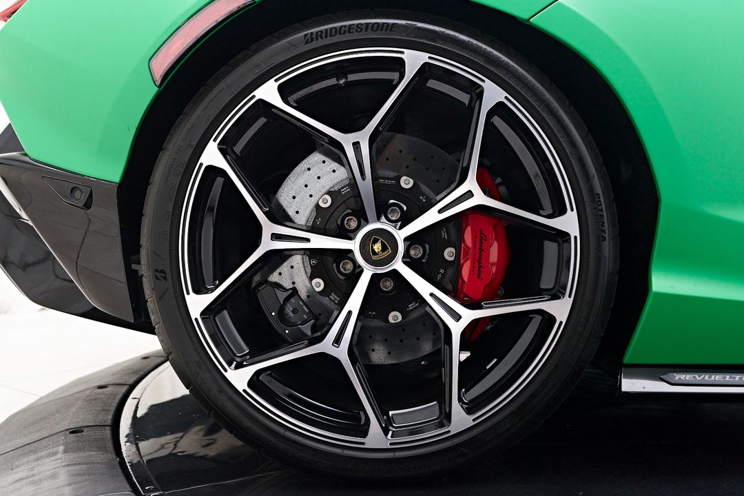 2024 Lamborghini Revuelto
