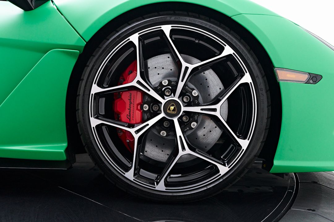 2024 Lamborghini Revuelto