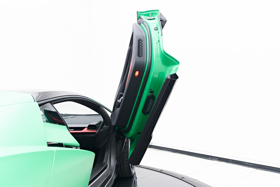 2024 Lamborghini Revuelto