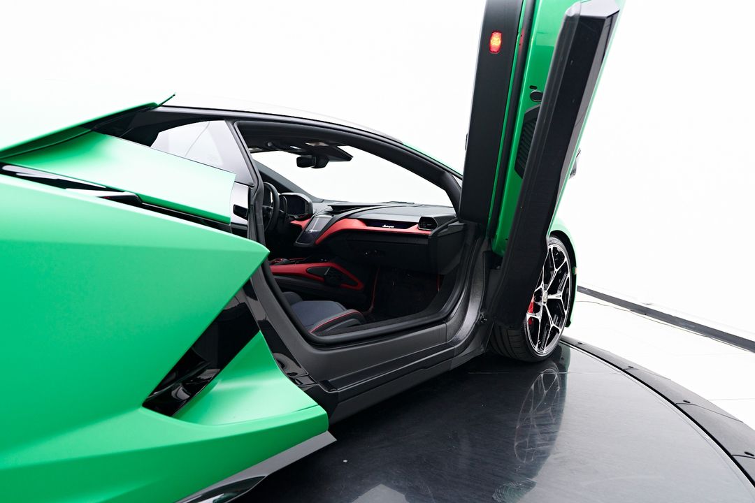 2024 Lamborghini Revuelto