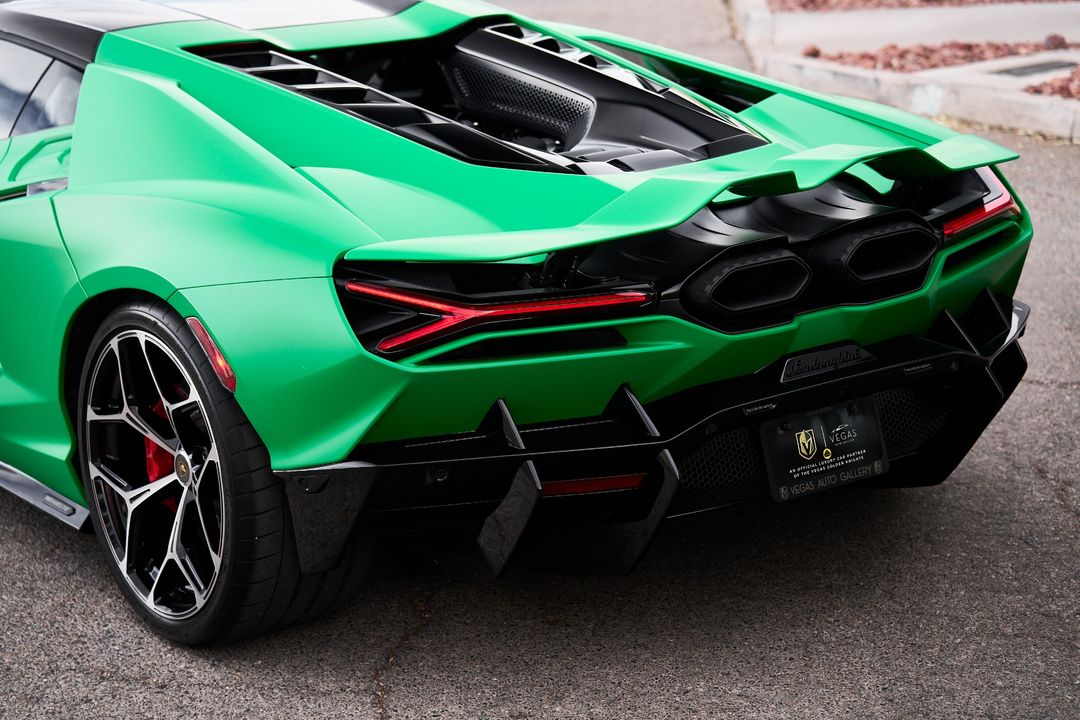 2024 Lamborghini Revuelto
