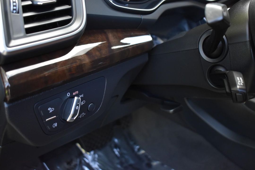 2018 Audi Q5 Premium Plus w/Cold Weather Package and Nougat Brown, Leather Interior