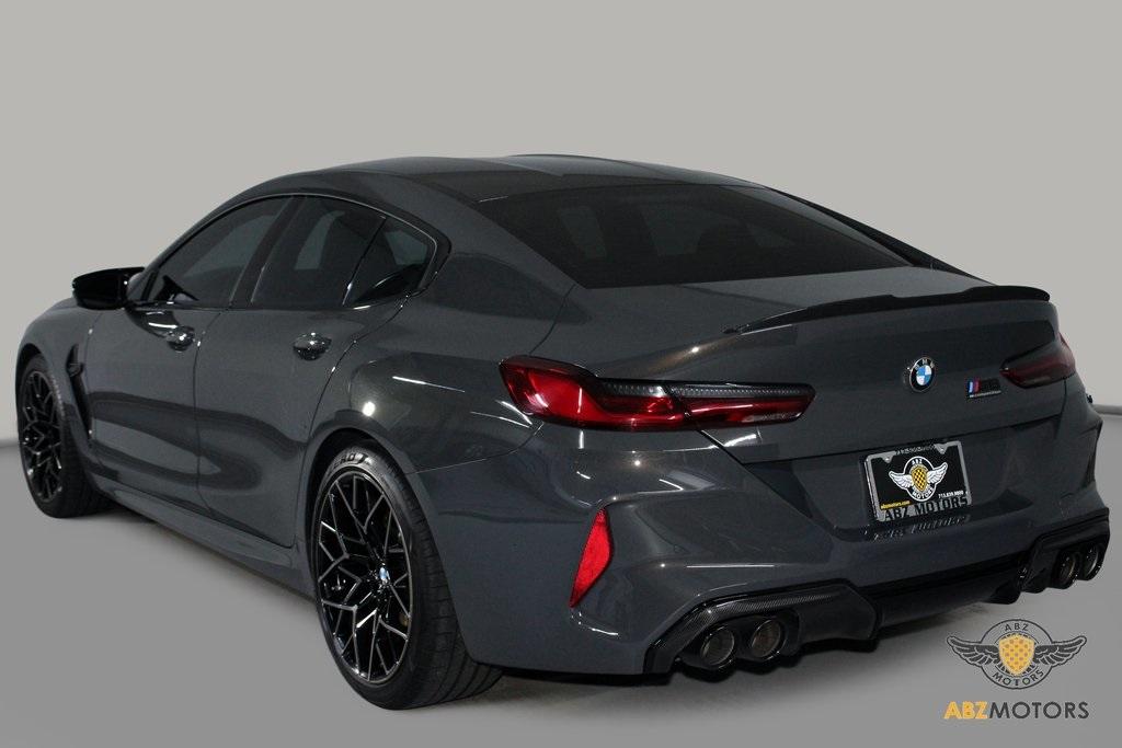 2022 BMW M8